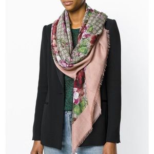 GUCCI
GG Blooms Print Modal & Silk Shawl Pink